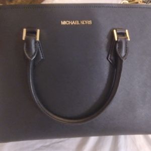Barely used 3 week old Michael Kors purse